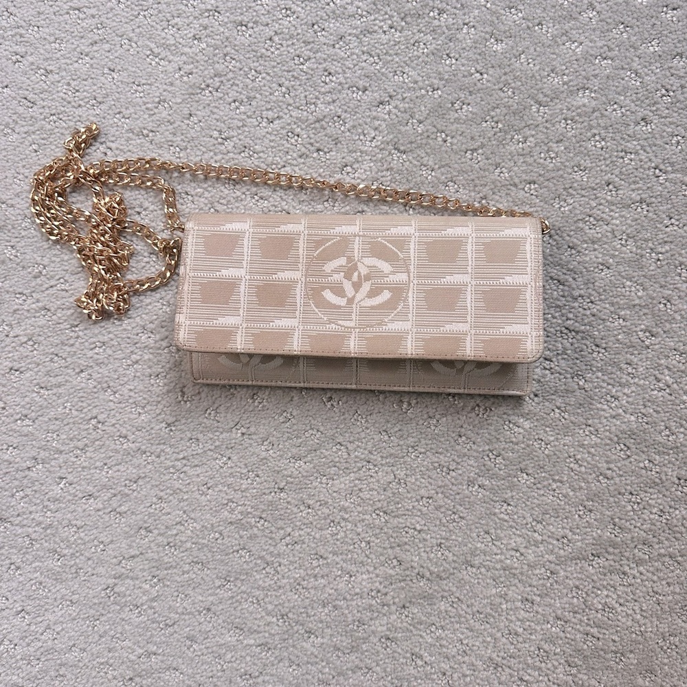 Chanel wallet on chain